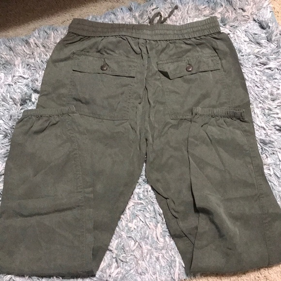 ❗️Price Drop❗️GAP Tencel Utility Joggers - Picture 4 of 5